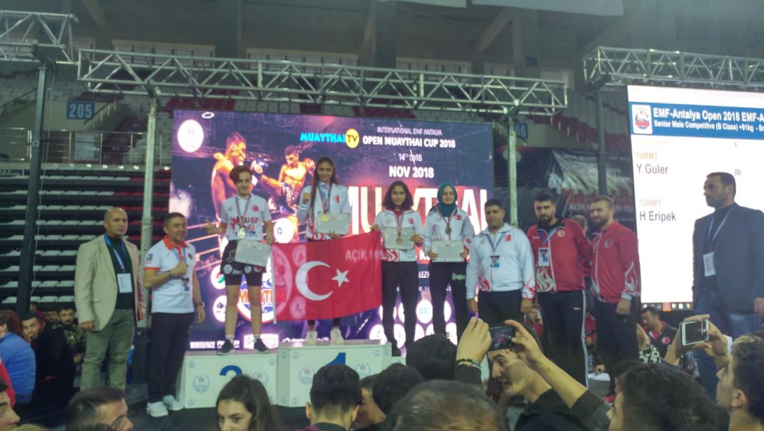 Dünya ve Avrupa Şampiyonu Kızlarımız Ringlerde Türk Bayrağını Aydın’ dan Dalgalandırıyor…