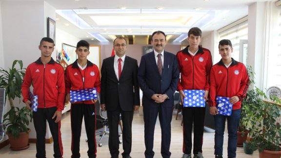 Türkiye Şampiyonları Sayın ÇANDIROĞLU nu Ziyaret Etti