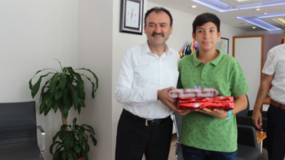 İl Milli Eğitim Müdürümüz Sayın ÇANDIROĞLU, Türkiye Birincisi Öğrencimizle Birlikteydi