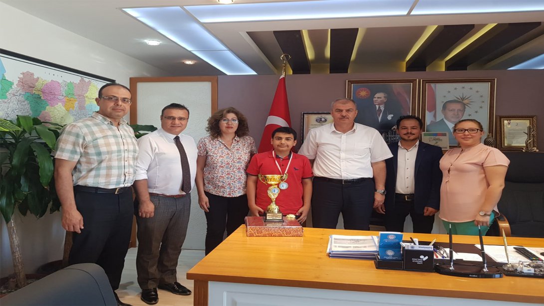 İl Milli Eğitim Müdürümüz Sayın Seyfullah OKUMUŞ Akıl ve Zeka Oyunlarında Türkiye İkincisi Öğrencimizle Bir Araya Geldi