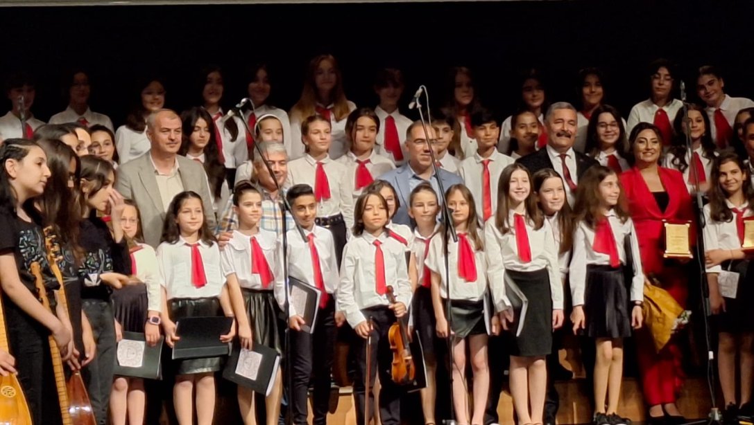 İl Milli Eğitim Müdürümüz Sayın Seyfullah OKUMUŞ Efeler İlçe Milli Eğitim Müdürlüğü Bünyesinde Kurulan Türk Halk Müziği Çocuk Korosu Etkinliğine Katıldı